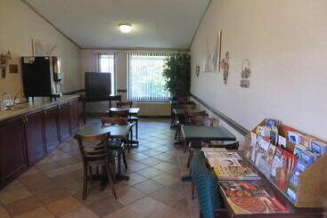 مُتل Knights Inn Canton