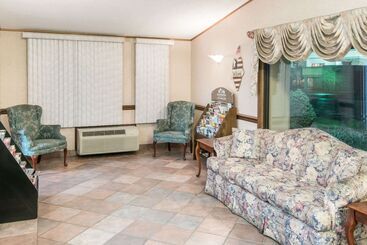 مُتل Knights Inn Canton
