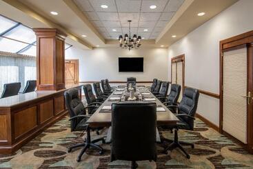 هتل Crowne Plaza Knoxville Downtown University, An Ihg