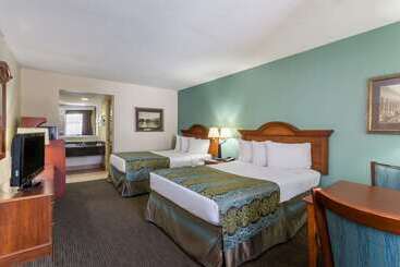 هتل Baymont By Wyndham Sarasota