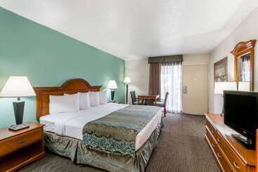 هتل Baymont By Wyndham Sarasota