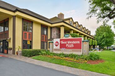 هتل Best Western Plus Raffles Inn & Suites