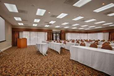 Wyndham Tucson Airport Hotel & Conference Center