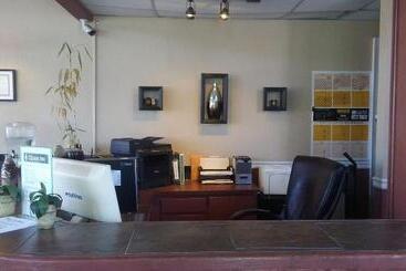 هتل Cedars Inn Lewiston