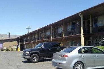 هتل Cedars Inn Lewiston