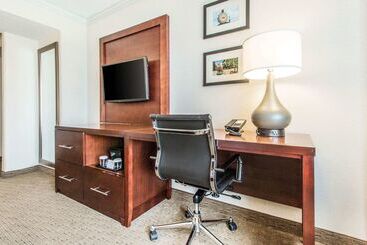 هتل Comfort Inn By The Bay