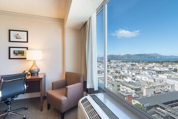 هتل Comfort Inn By The Bay