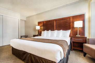 هتل Comfort Inn By The Bay
