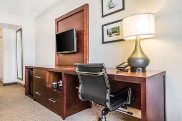 هتل Comfort Inn By The Bay