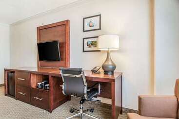 هتل Comfort Inn By The Bay