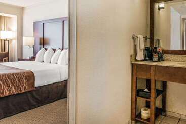 هتل Comfort Inn By The Bay
