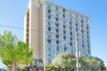 هتل Comfort Inn By The Bay