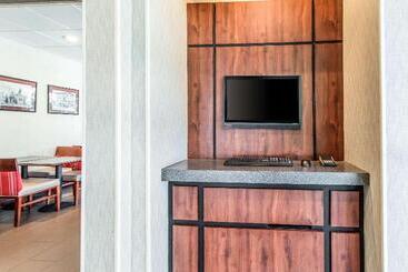 هتل Comfort Inn By The Bay