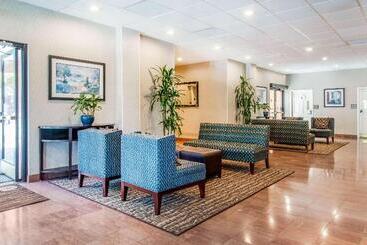 هتل Comfort Inn By The Bay