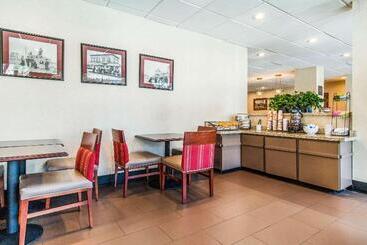 هتل Comfort Inn By The Bay