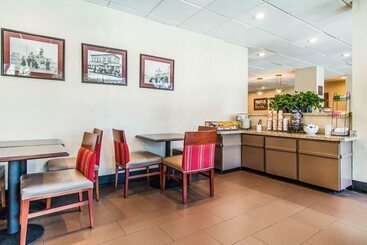 هتل Comfort Inn By The Bay