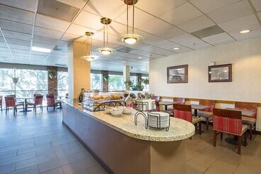 هتل Comfort Inn By The Bay