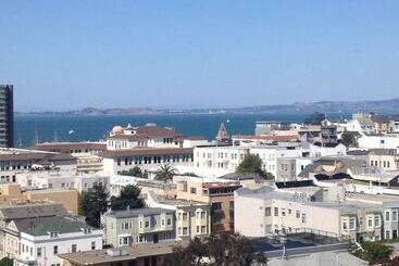 هتل Comfort Inn By The Bay