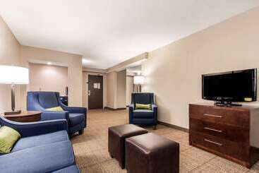 هتل Comfort Inn & Suites Omaha Central