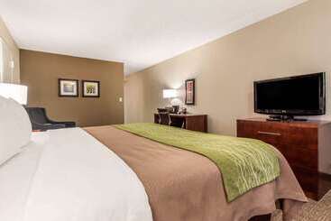 هتل Comfort Inn & Suites Omaha Central
