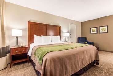 هتل Comfort Inn & Suites Omaha Central