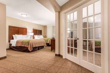 هتل Comfort Inn & Suites Omaha Central