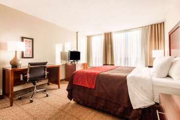 هتل Comfort Inn & Suites Omaha Central