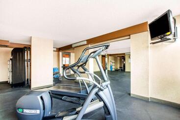 هتل Comfort Inn & Suites Omaha Central