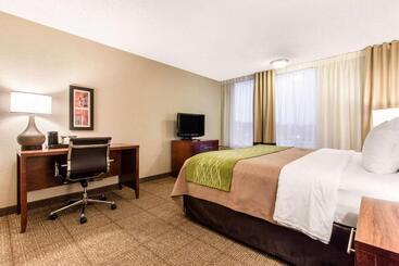 هتل Comfort Inn & Suites Omaha Central