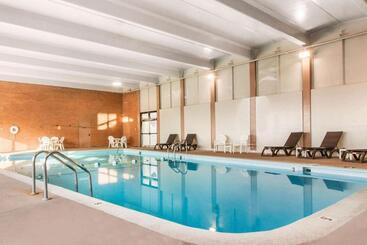 هتل Comfort Inn & Suites Omaha Central