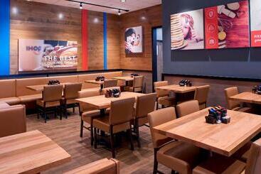 هتل Courtyard By Marriott Detroit Downtown
