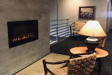 هتل Days Inn And Suites By Wyndham Downtown Missoulauniversity