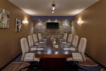 Delta Hotels By Marriott Philadelphia Airport