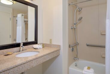Doubletree By Hilton Hotel & Suites Pittsburgh Downtown