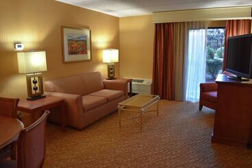 هتل Doubletree By Hilton Asheville Biltmore