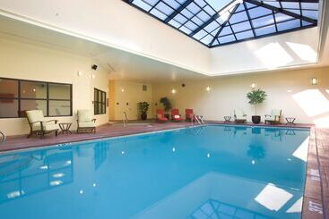 هتل Doubletree By Hilton Asheville Biltmore