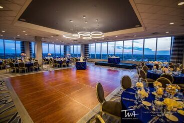 هتل Doubletree By Hilton  Chicago  North Shore Conference Center