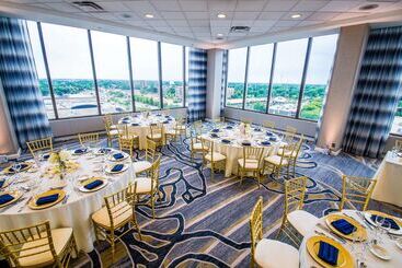 هتل Doubletree By Hilton  Chicago  North Shore Conference Center
