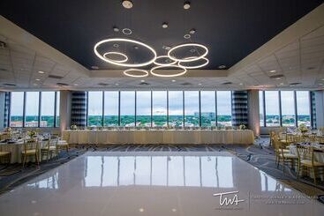 هتل Doubletree By Hilton  Chicago  North Shore Conference Center