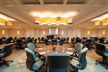 هتل Doubletree By Hilton  Chicago  North Shore Conference Center
