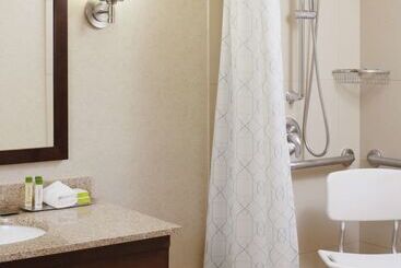 هتل Doubletree By Hilton  Chicago  North Shore Conference Center