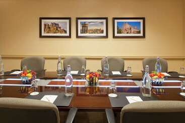 هتل Doubletree By Hilton  Chicago  North Shore Conference Center