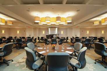 هتل Doubletree By Hilton  Chicago  North Shore Conference Center