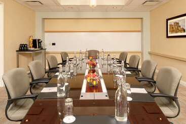 هتل Doubletree By Hilton  Chicago  North Shore Conference Center