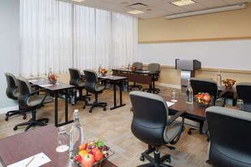 هتل Doubletree By Hilton  Chicago  North Shore Conference Center