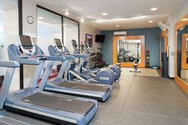 هتل Doubletree By Hilton  Chicago  North Shore Conference Center