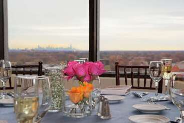 هتل Doubletree By Hilton  Chicago  North Shore Conference Center