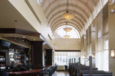 هتل Doubletree By Hilton  Chicago  North Shore Conference Center