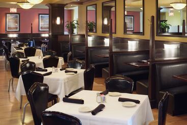 هتل Doubletree By Hilton  Chicago  North Shore Conference Center