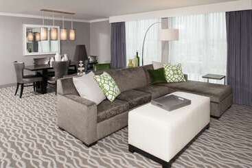 هتل Doubletree By Hilton  Chicago  North Shore Conference Center